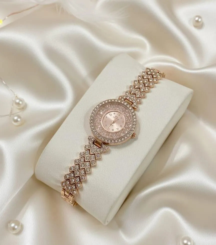 Chic Women's Quartz Watch With Water Resistance